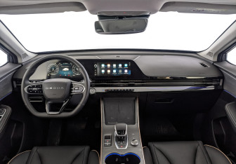 Подержанный автомобиль Omoda C5 2024 года (14 фото)