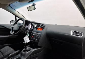 Подержанный автомобиль Citroen C4 Hatchback 2014 года (13 фото)