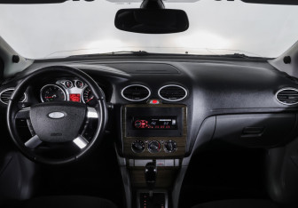 Подержанный автомобиль Ford Focus Hatchback 2008 года (13 фото)