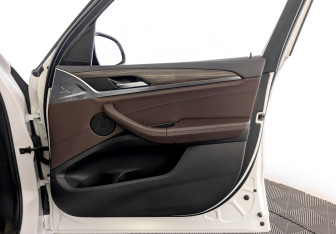 Подержанный автомобиль BMW X3 2021 года (25 фото)