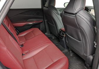 Подержанный автомобиль Lexus RX 2023 года (17 фото)
