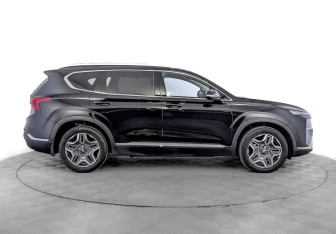 Подержанный автомобиль Hyundai Santa Fe 2022 года (4 фото)
