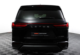 Подержанный автомобиль Lexus LX 2022 года (6 фото)