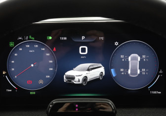 Подержанный автомобиль Jaecoo J8 2024 года (11 фото)