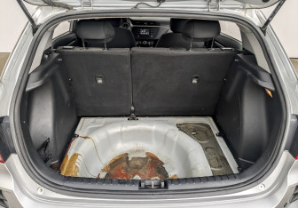 Подержанный автомобиль Kia Rio Hatchback 2021 года (10 фото)