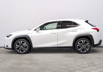 Подержанный автомобиль Lexus UX 2018 года (8 фото)