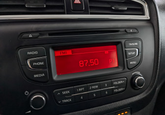 Подержанный автомобиль Kia Ceed Hatchback 2017 года (27 фото)