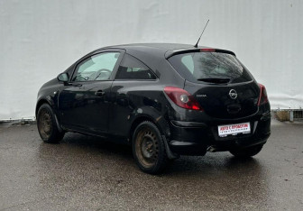 Подержанный автомобиль Opel Corsa 2011 года (7 фото)