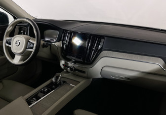 Подержанный автомобиль Volvo XC60 2021 года (9 фото)