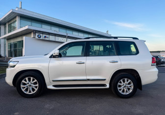 Подержанный автомобиль Toyota Land Cruiser Suv 2020 года (8 фото)