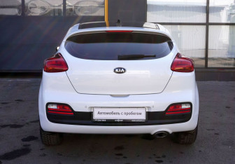 Подержанный автомобиль Kia Ceed Hatchback 2017 года (7 фото)