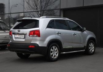 Подержанный автомобиль Kia Sorento 2011 года (5 фото)