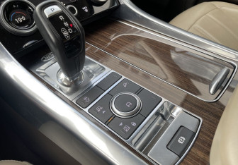 Подержанный автомобиль Land Rover Range Rover Sport 2018 года (17 фото)