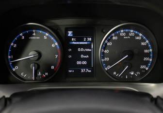 Подержанный автомобиль Toyota RAV4 2015 года (12 фото)