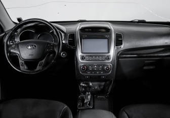 Подержанный автомобиль Kia Sorento 2016 года (12 фото)