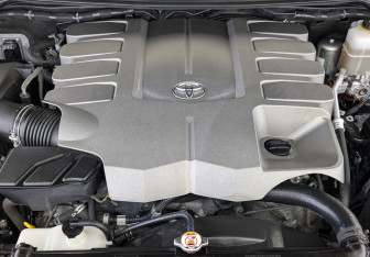 Подержанный автомобиль Toyota Land Cruiser Suv 2019 года (9 фото)