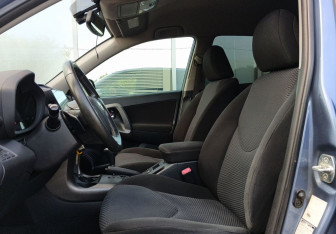 Подержанный автомобиль Toyota RAV4 2011 года (18 фото)