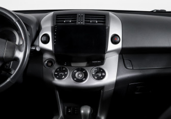 Подержанный автомобиль Toyota RAV4 2008 года (13 фото)