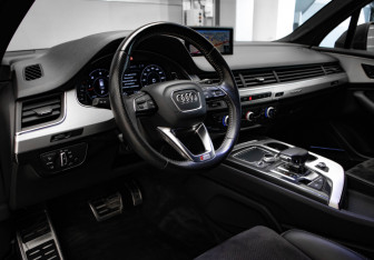 Подержанный автомобиль Audi Q7 2016 года (7 фото)