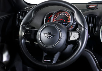 Подержанный автомобиль MINI Countryman 2021 года (13 фото)