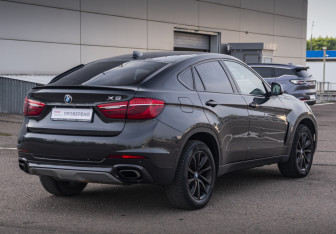 Подержанный автомобиль BMW X6 2016 года (5 фото)