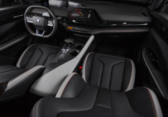 Подержанный автомобиль Changan UNI-V 2024 года (11 фото)