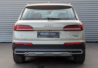 Подержанный автомобиль Audi Q7 2021 года (6 фото)