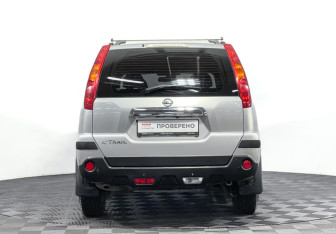 Подержанный автомобиль Nissan X-Trail 2009 года (6 фото)