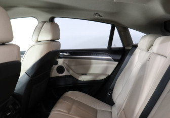 Подержанный автомобиль BMW X6 2013 года (12 фото)
