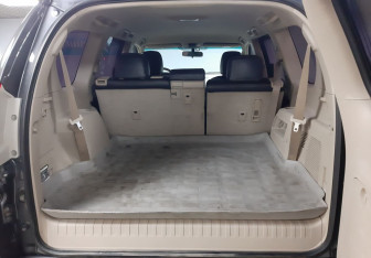 Подержанный автомобиль Toyota Land Cruiser Prado 2011 года (10 фото)