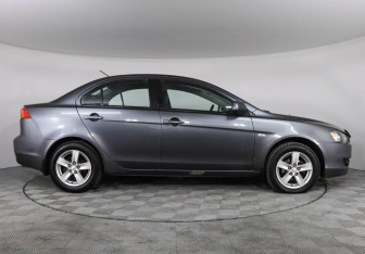 Подержанный автомобиль Mitsubishi Lancer Sedan 2008 года (4 фото)