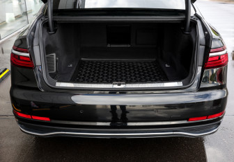Подержанный автомобиль Audi A8 2023 года (10 фото)