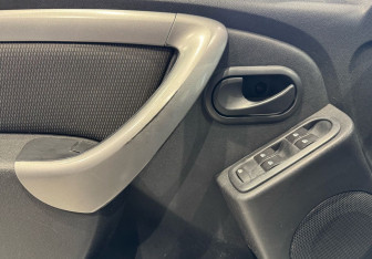Подержанный автомобиль Renault Duster 2012 года (17 фото)