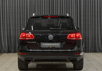 Подержанный автомобиль Volkswagen Touareg 2013 года (5 фото)