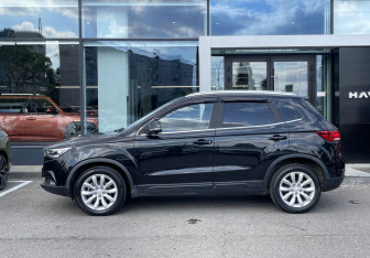 Подержанный автомобиль FAW Besturn X40 2021 года (8 фото)