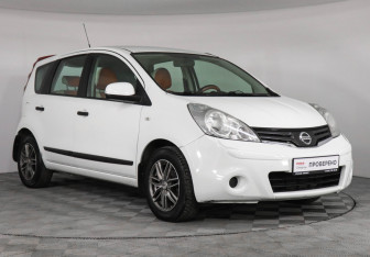 Подержанный автомобиль Nissan Note 2011 года (3 фото)