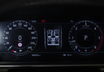 Подержанный автомобиль Land Rover Range Rover Sport 2018 года (11 фото)