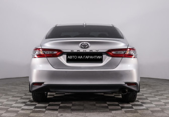 Подержанный автомобиль Toyota Camry Sedan 2021 года (6 фото)