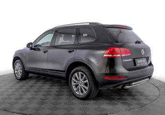 Подержанный автомобиль Volkswagen Touareg 2012 года (7 фото)