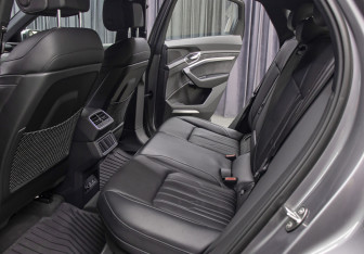 Подержанный автомобиль Audi e-tron Sportback 2021 года (12 фото)