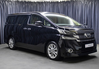 Подержанный автомобиль Toyota Vellfire 2016 года (3 фото)