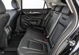 Подержанный автомобиль FAW Bestune B70 2023 года (17 фото)