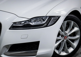 Подержанный автомобиль Jaguar XF Sedan 2018 года (16 фото)