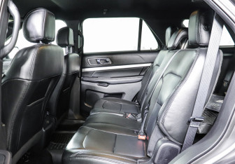 Подержанный автомобиль Ford Explorer 2016 года (12 фото)