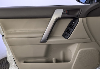 Подержанный автомобиль Toyota Land Cruiser Prado 2021 года (19 фото)
