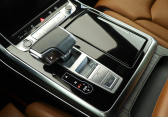 Подержанный автомобиль Audi Q8 2021 года (18 фото)