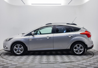 Подержанный автомобиль Ford Focus Hatchback 2012 года (2 фото)