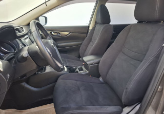 Подержанный автомобиль Nissan X-Trail 2015 года (10 фото)