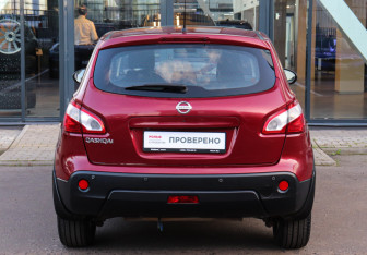 Подержанный автомобиль Nissan Qashqai 2010 года (5 фото)