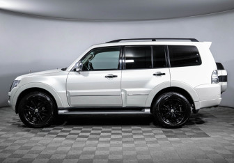 Подержанный автомобиль Mitsubishi Pajero 2019 года (8 фото)